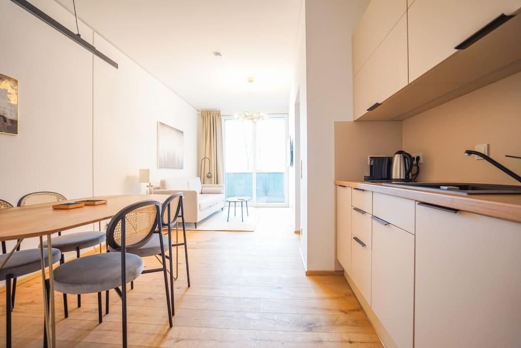 Executive Suite W/ Rooftop Pool Вена Экстерьер фото