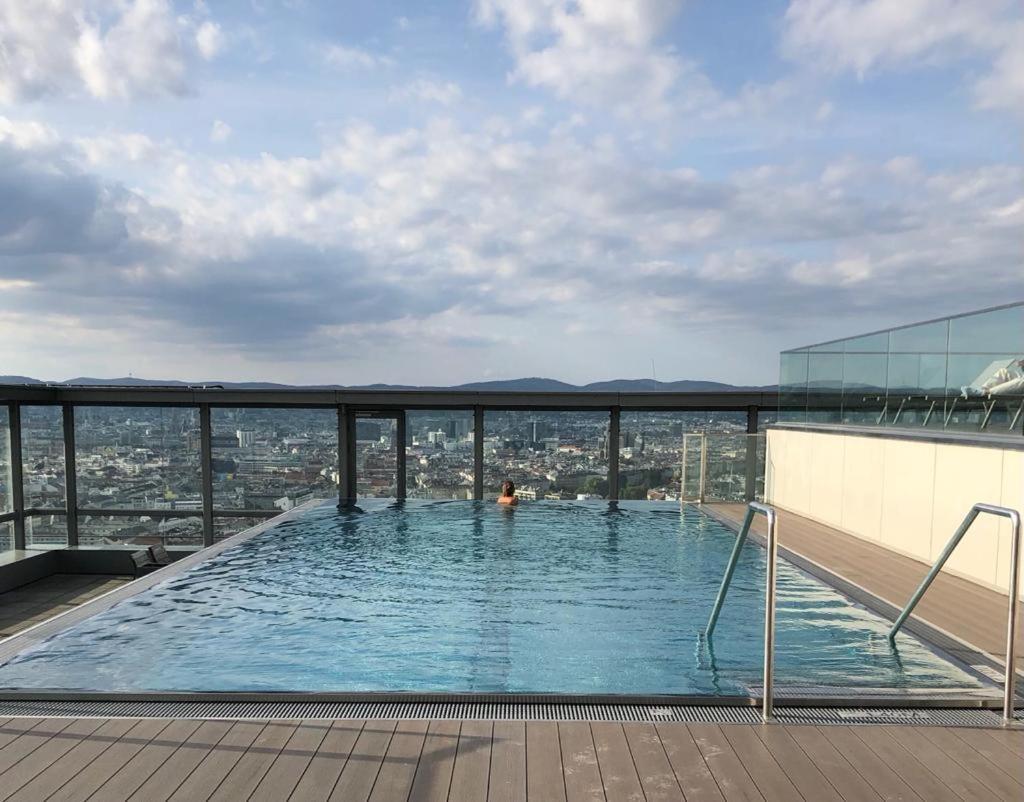 Executive Suite W/ Rooftop Pool Вена Экстерьер фото